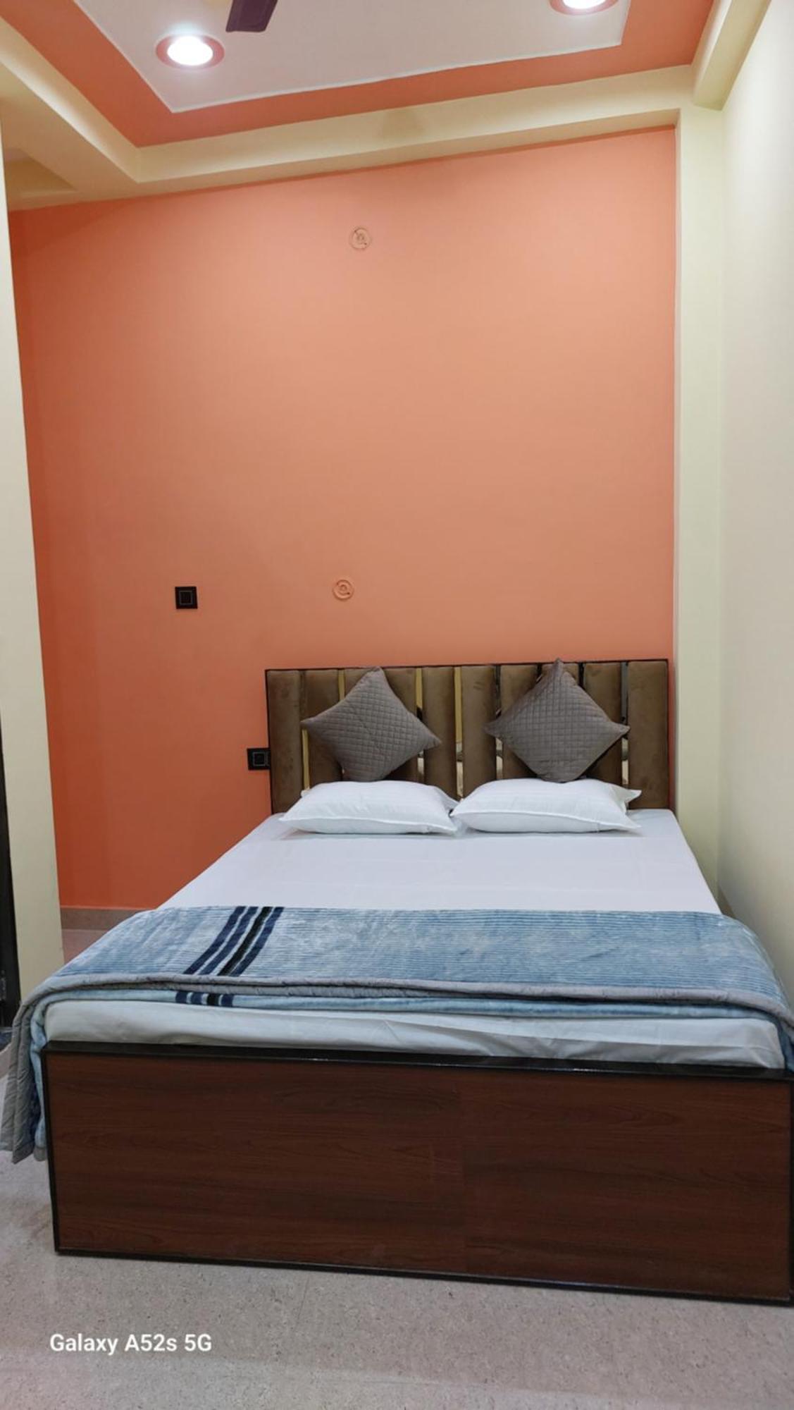 Narayani Paying Guest House Varanasi Exterior foto