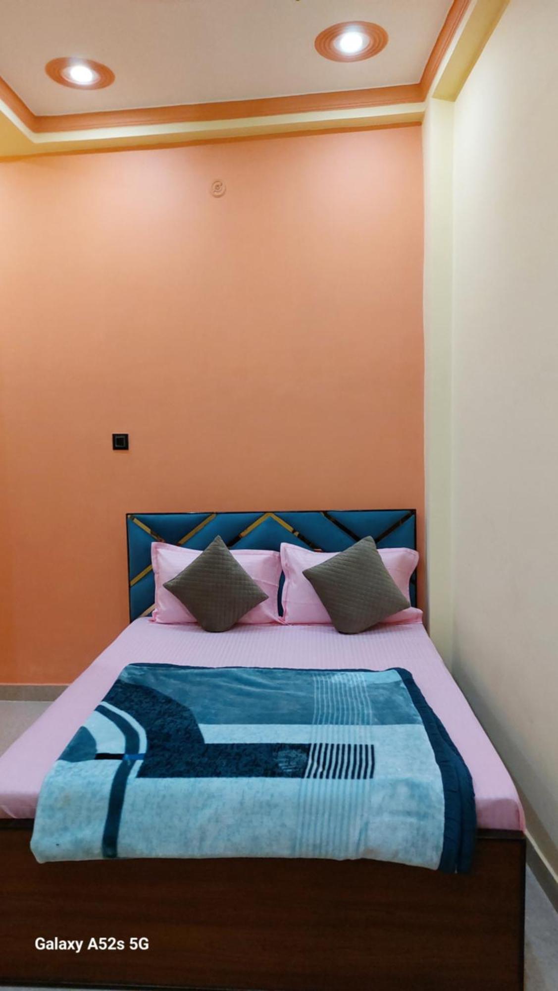 Narayani Paying Guest House Varanasi Exterior foto